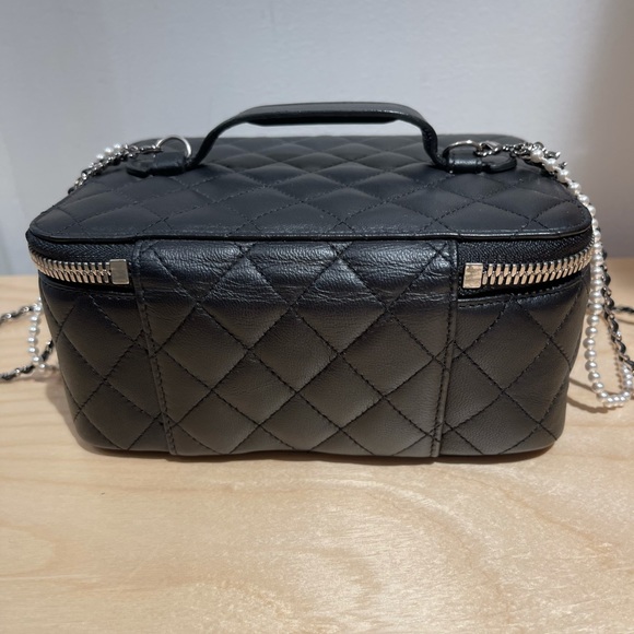 💓SOLD💓Chanel Quilted Lambskin Vanity Makeup Chain Bag - Picture 3 of 14
